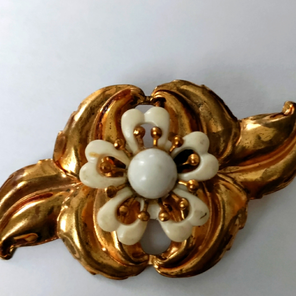 Vintage brass 1930 to 1940s brooch.